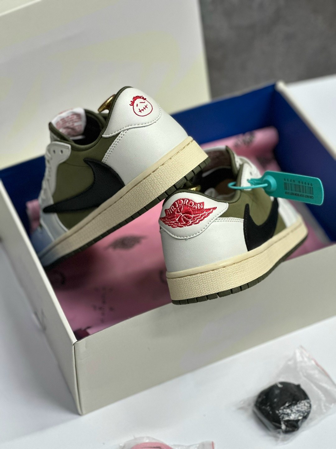 nike air jordan 1 low travis scott,air jordan 1 low travis scott,кроссовки travis scott x air jordan 1 low,кроссовки nike travis scott x air jordan 1 low,nike air jordan 1 low x travis scott