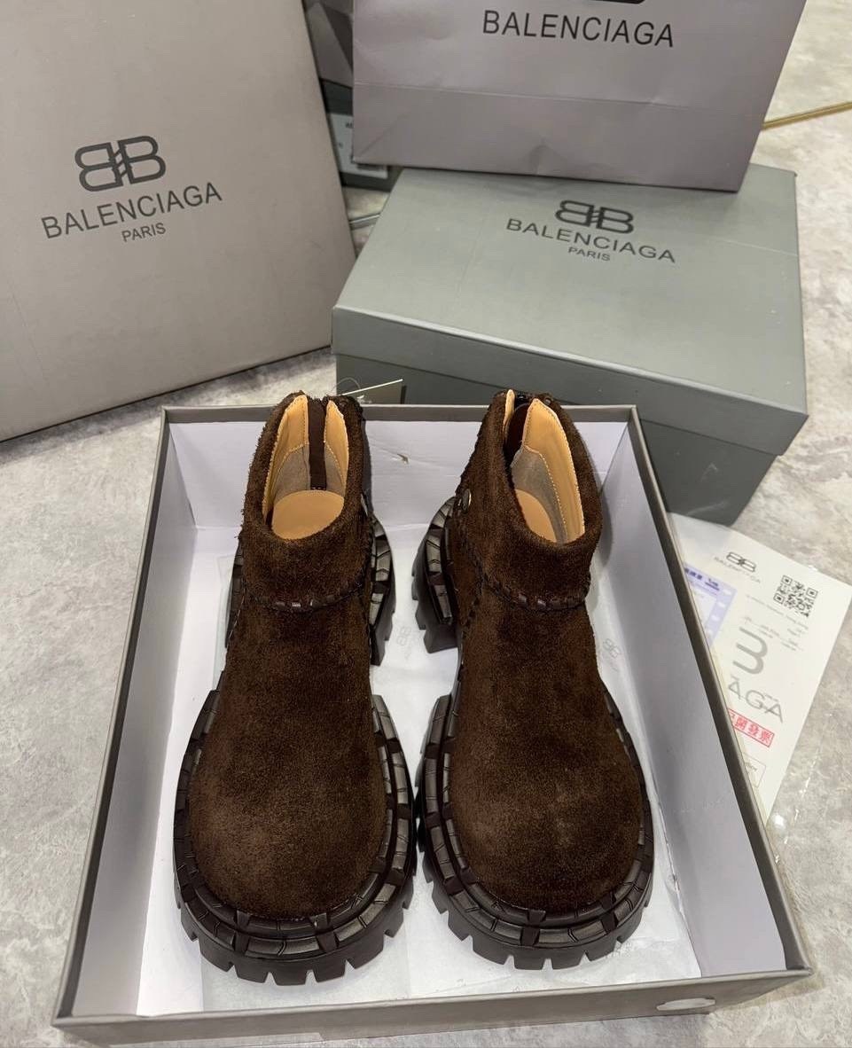 balenciaga ботинки,ботинки осенние balenciaga balenciaga цвет темный хаки,ботинки осенние balenciaga,ботинки осенние balenciaga balenciaga цвет черный,женские ботинки balenciaga