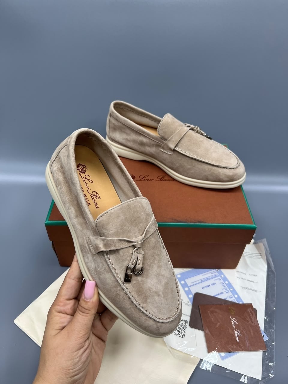 лоферы из натуральной замши loro piana premium shoes,лоферы loro piana,лоферы из натуральной замши loro piana,замшевые лоферы лоро пиана в бежевом цвете,лоферы лоро пиано из натуральной замши
