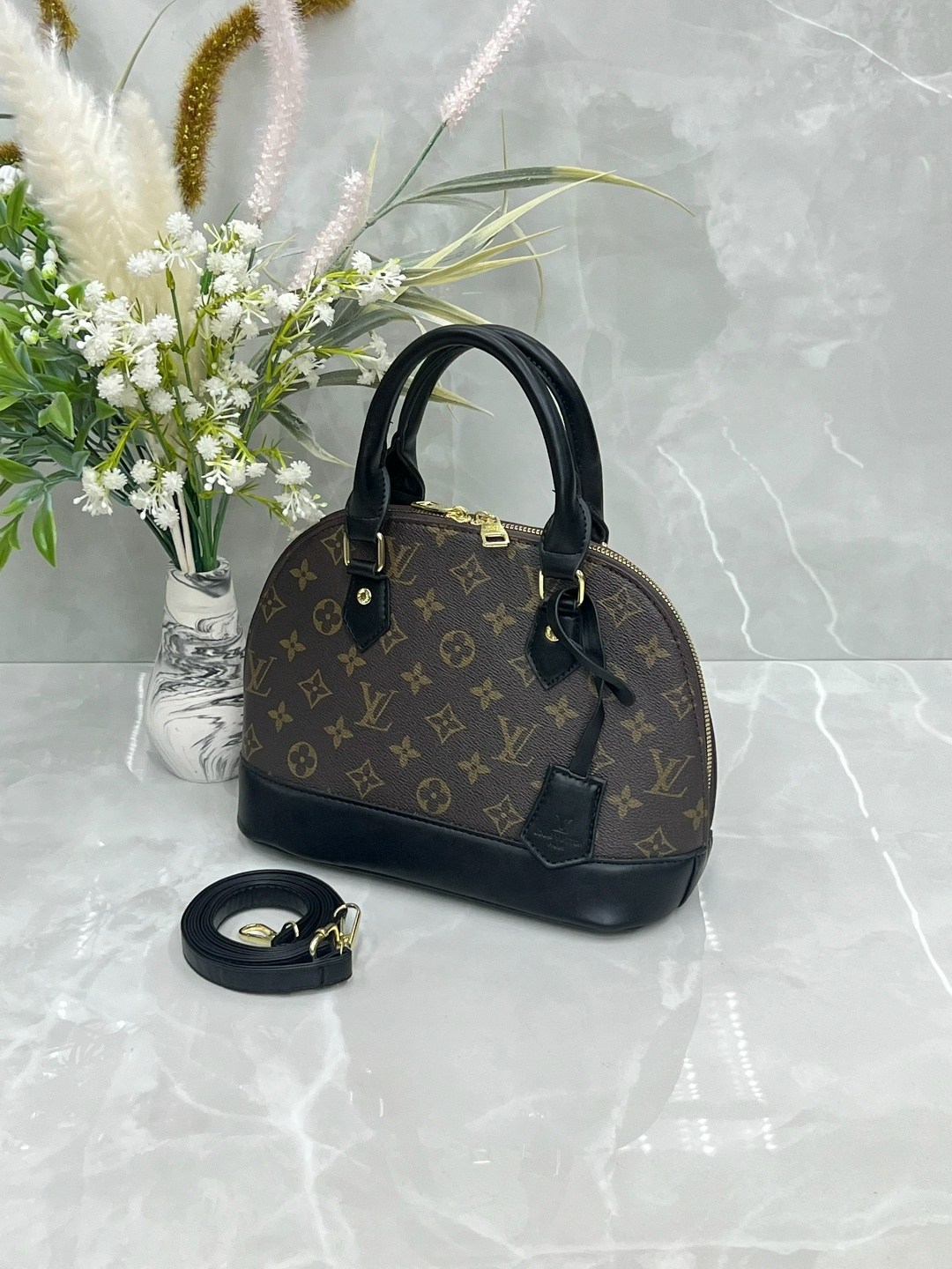 сумка louis vuitton женская,сумка louis vuitton,сумки луи виттон,женская сумка louis vuitton alma bb коричневая,женская сумка louis vuitton alma