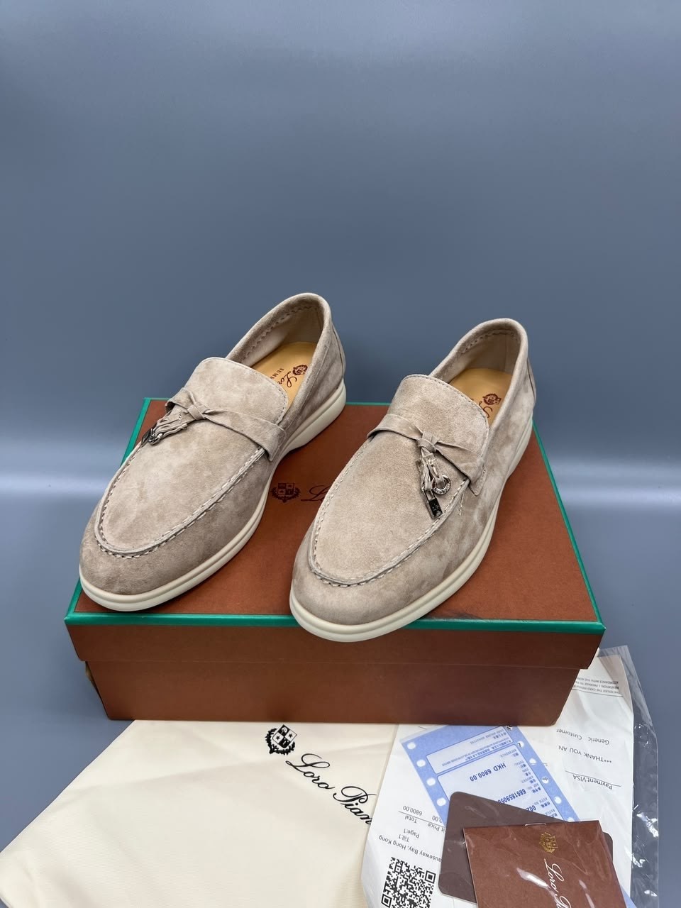 лоферы из натуральной замши loro piana premium shoes,лоферы loro piana,лоферы из натуральной замши loro piana,замшевые лоферы лоро пиана в бежевом цвете,лоферы лоро пиано из натуральной замши