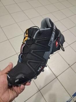 Кроссовки