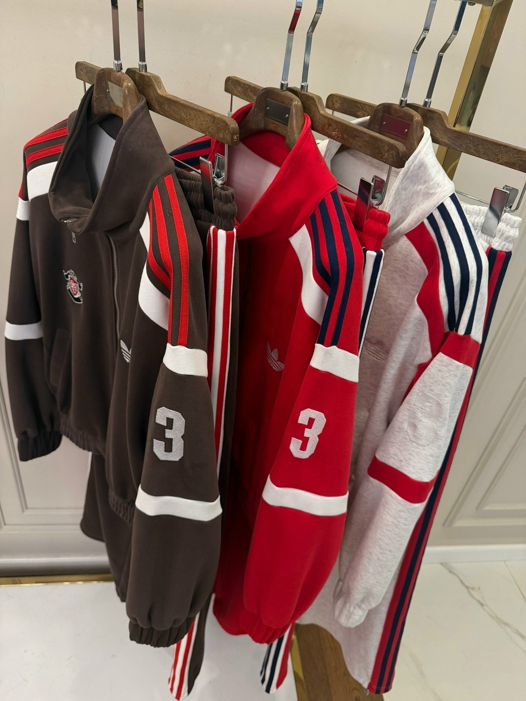 белый спортивный прогулочный костюм гуччи gucci,спортивный костюм gucci,спортивный костюм гуччи,костюм gucci,спортивный костюм gucci женский