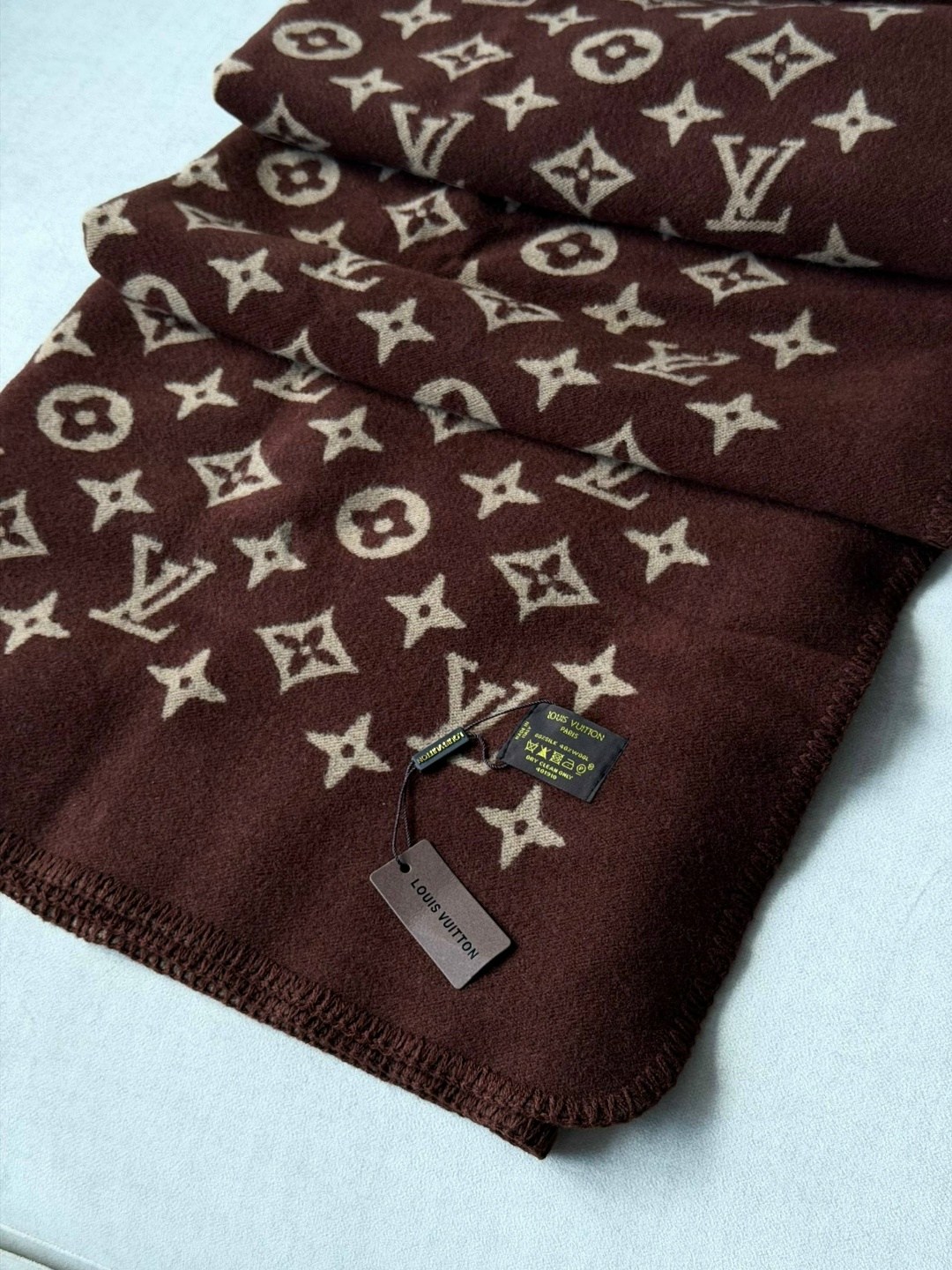 шарф louis vuitton,louis vuitton monogram,плед луи виттон,шарф луи виттон,louis vuitton monogram wool blanket