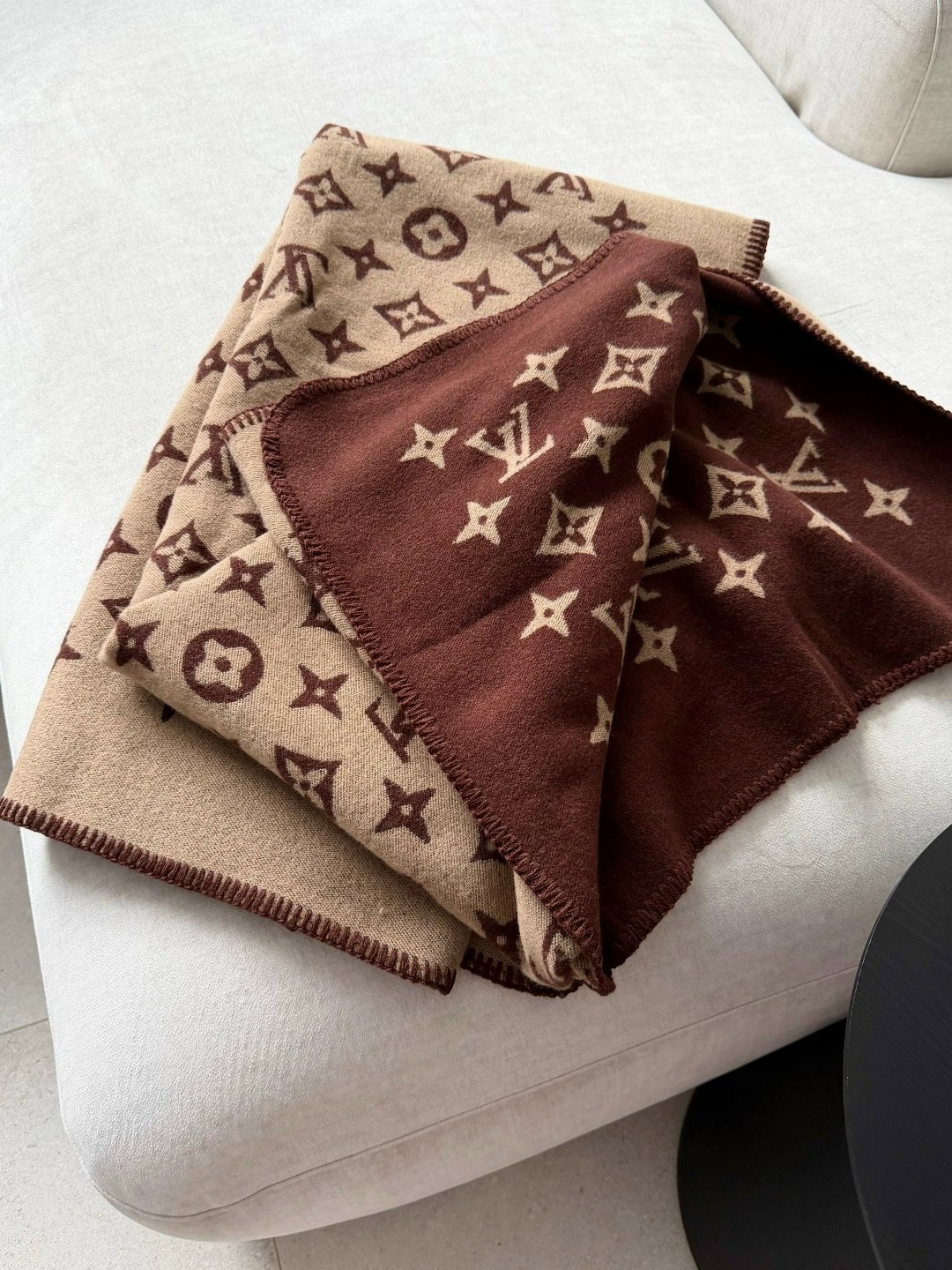 шарф louis vuitton,louis vuitton monogram,плед луи виттон,шарф луи виттон,louis vuitton monogram wool blanket