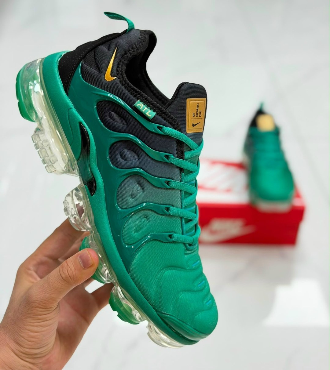 nike vapormax plus,кроссовки nike air vapormax plus,nike air vapormax plus,найк вапормакс плюс расцветки,nike air vapormax