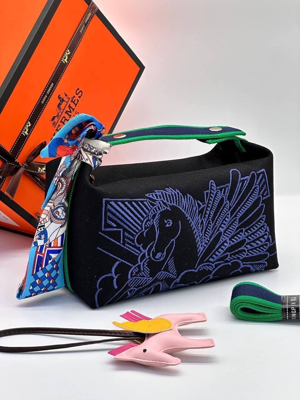 hermes сумка,hermes сумка женская,косметичка hermes,сумка косметичка hermes,стильная женская сумка