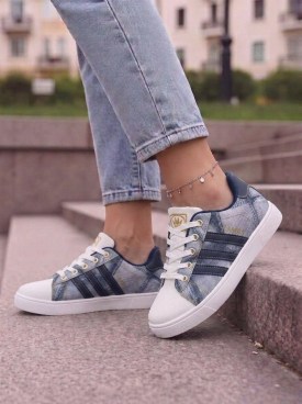 Кроссовки
