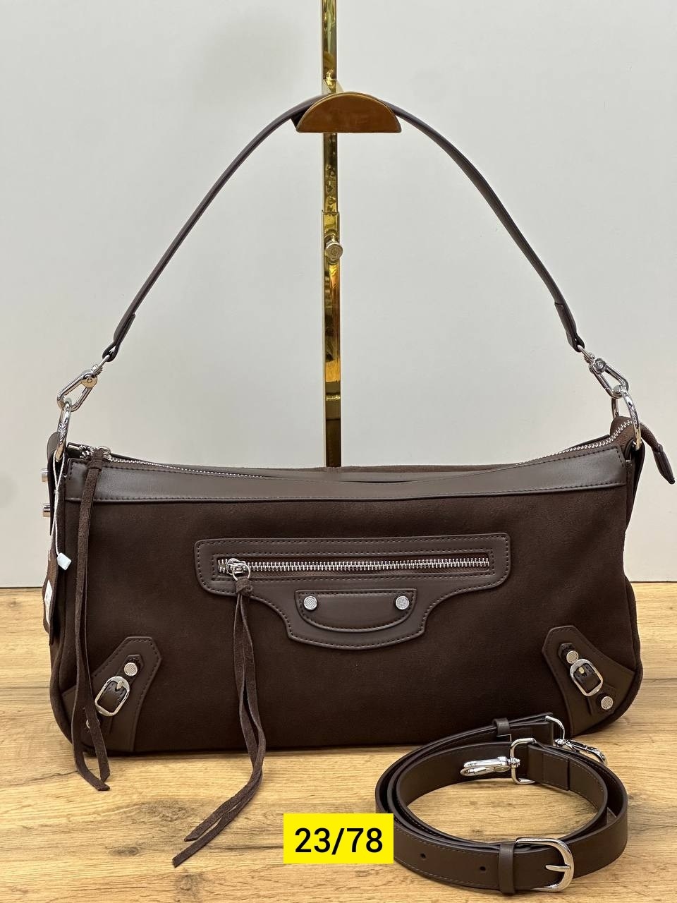 сумка женская balenciaga,le cagole xs черная женская кожаная сумка через плечо balenciaga,сумки balenciaga,сумки баленсиага уродливая,le cagole маленькая черная женская кожаная сумка на плечо balencia