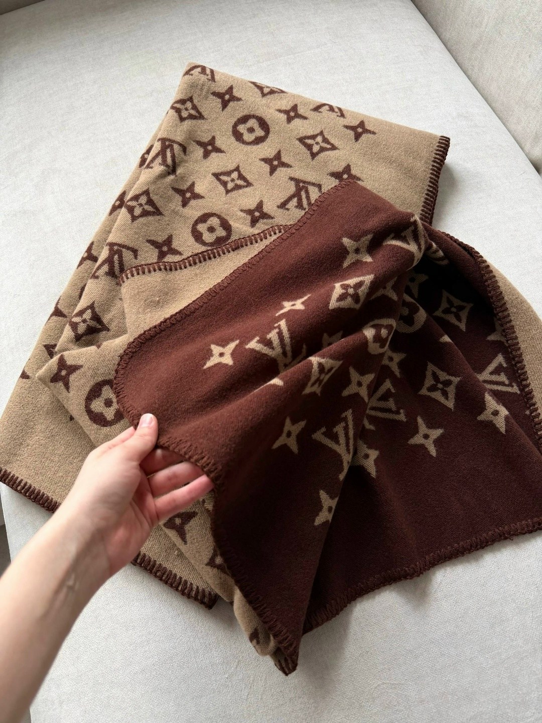 шарф louis vuitton,louis vuitton monogram,плед луи виттон,шарф луи виттон,louis vuitton monogram wool blanket