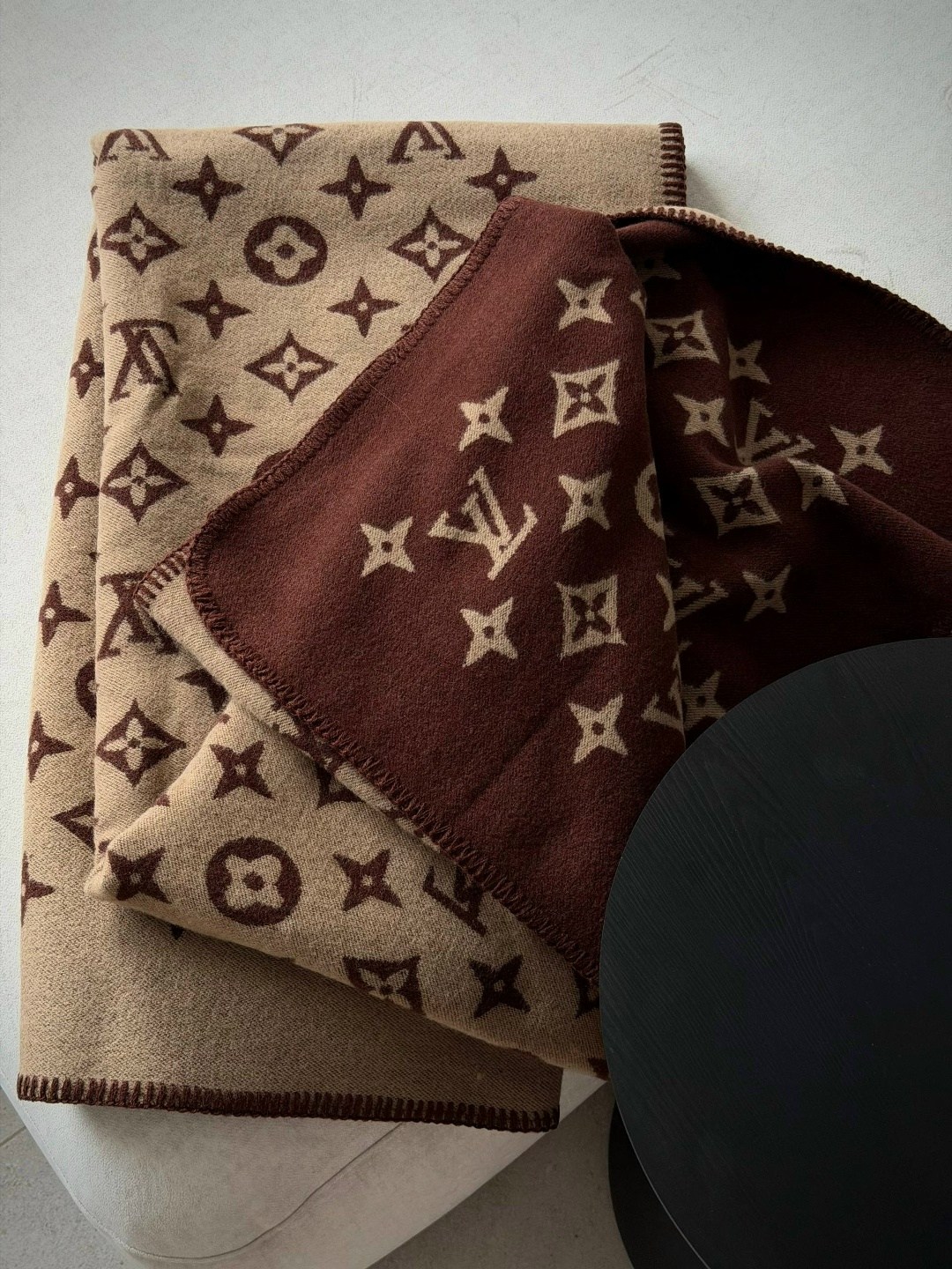 шарф louis vuitton,louis vuitton monogram,плед луи виттон,шарф луи виттон,louis vuitton monogram wool blanket