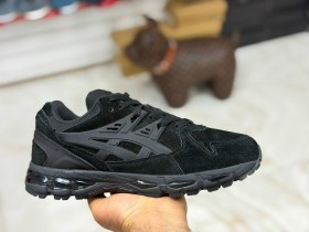 Кроссовки