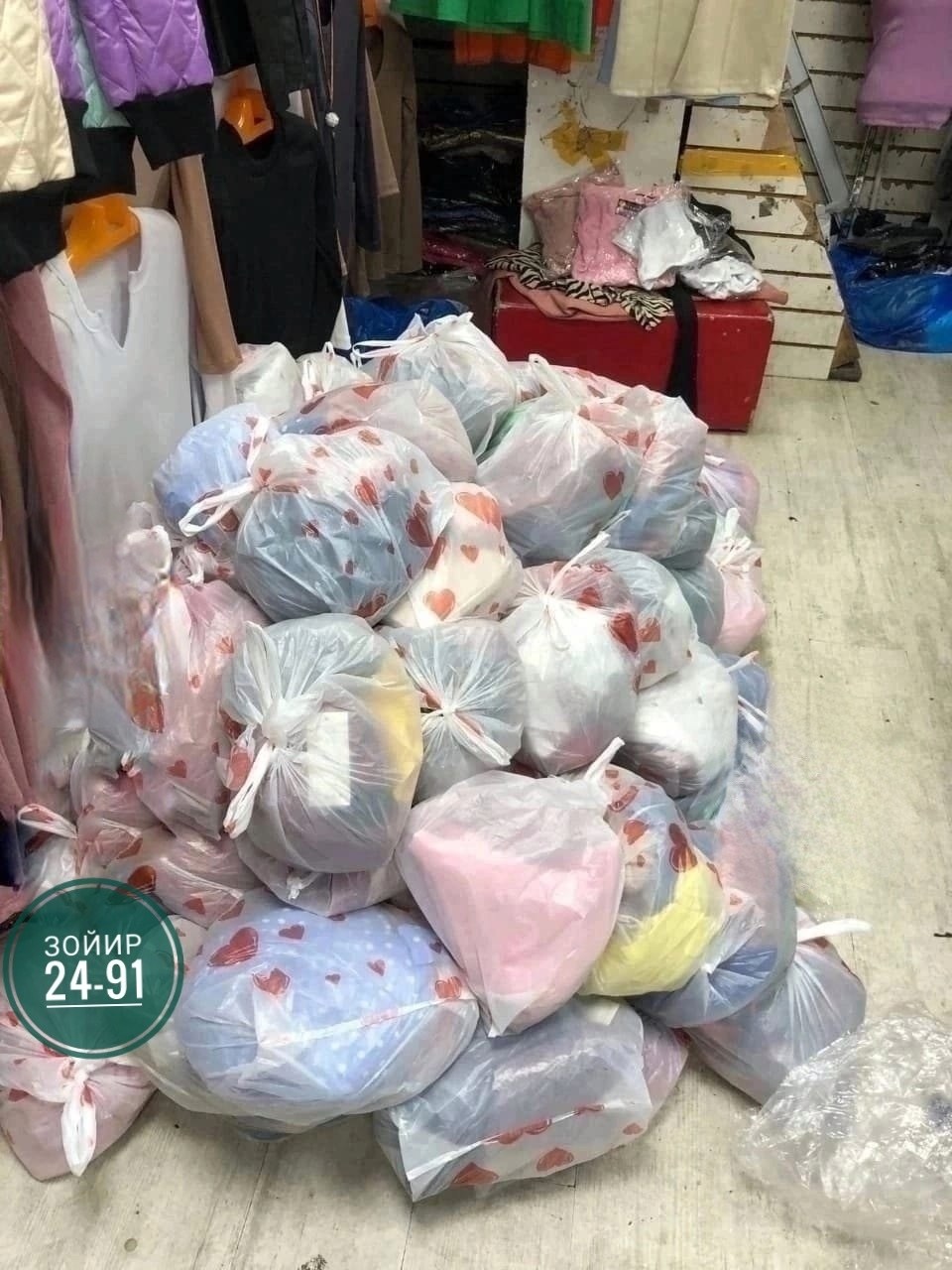 пакеты,пакет с вещами детскими,рынок ,вещи в пакетах,продуктовые наборы
