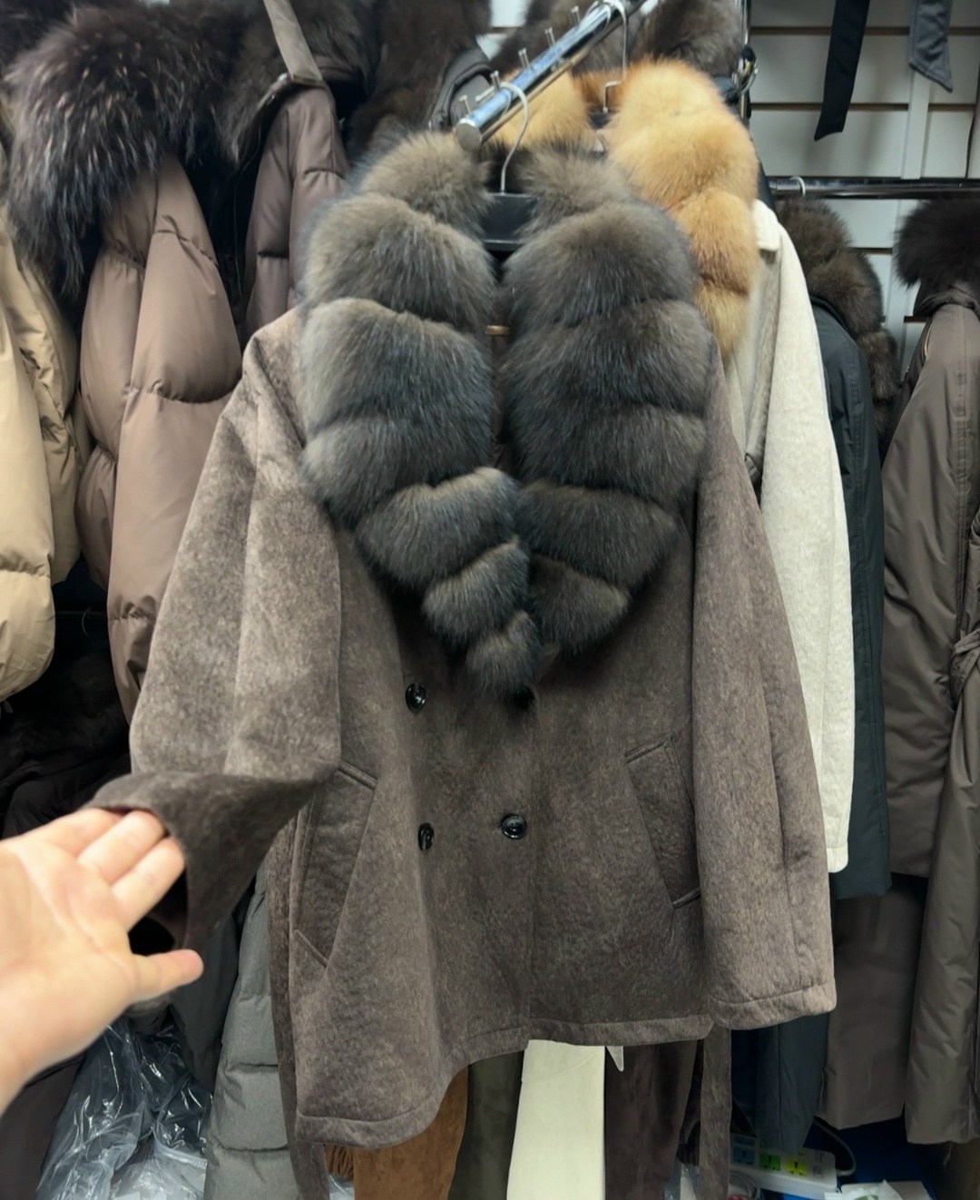 кашемировое пальто с натуральным мехом,пальто кашемир,пальто с мехом,пальто с воротником,пальто из итальянского кашемира с отделкой из меха куницы