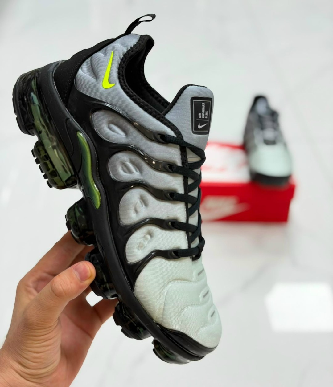 nike vapormax plus,кроссовки nike air vapormax plus,nike air vapormax plus,найк вапормакс плюс расцветки,nike air vapormax