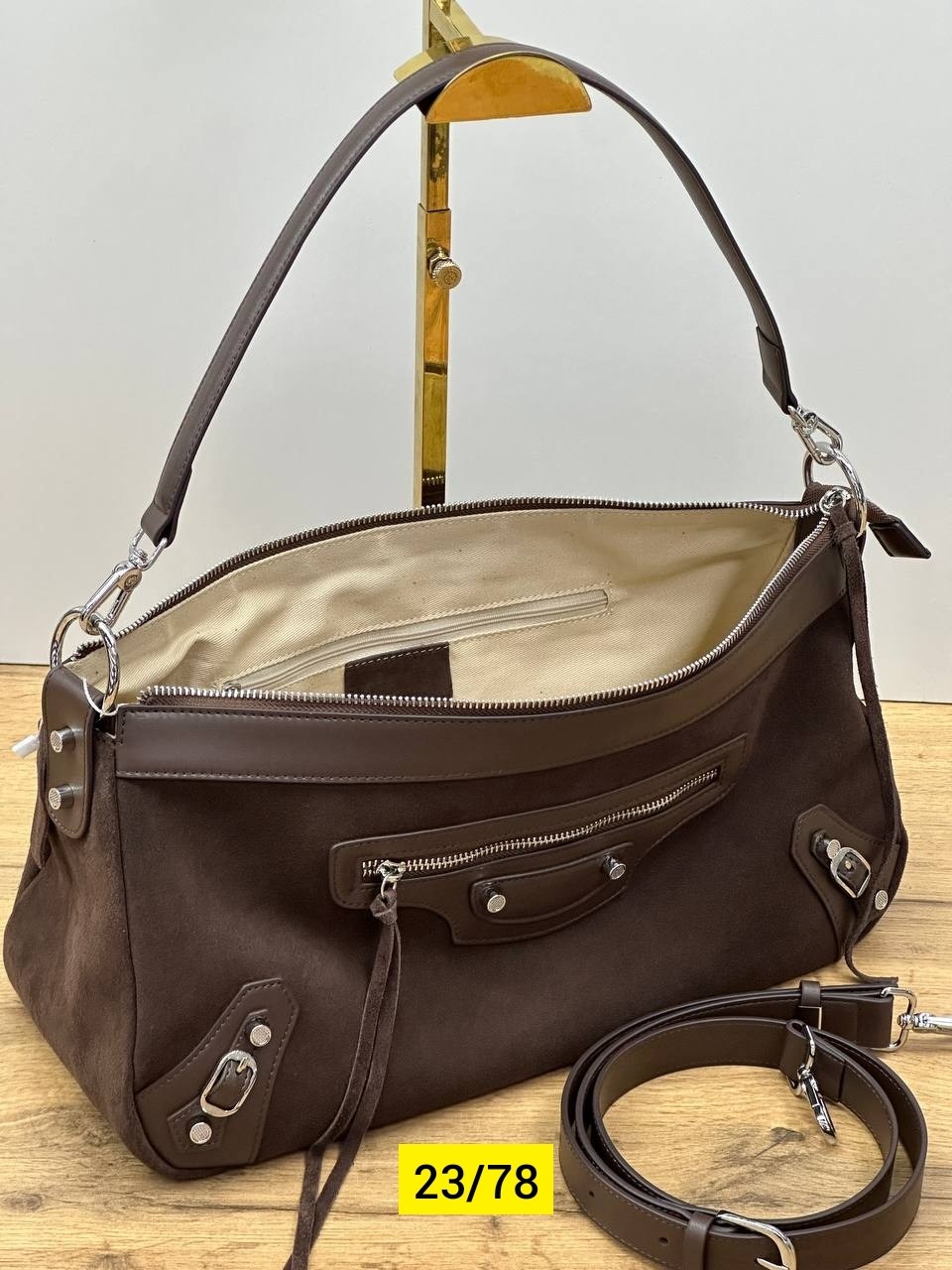 сумка женская balenciaga,le cagole xs черная женская кожаная сумка через плечо balenciaga,сумки balenciaga,сумки баленсиага уродливая,le cagole маленькая черная женская кожаная сумка на плечо balencia