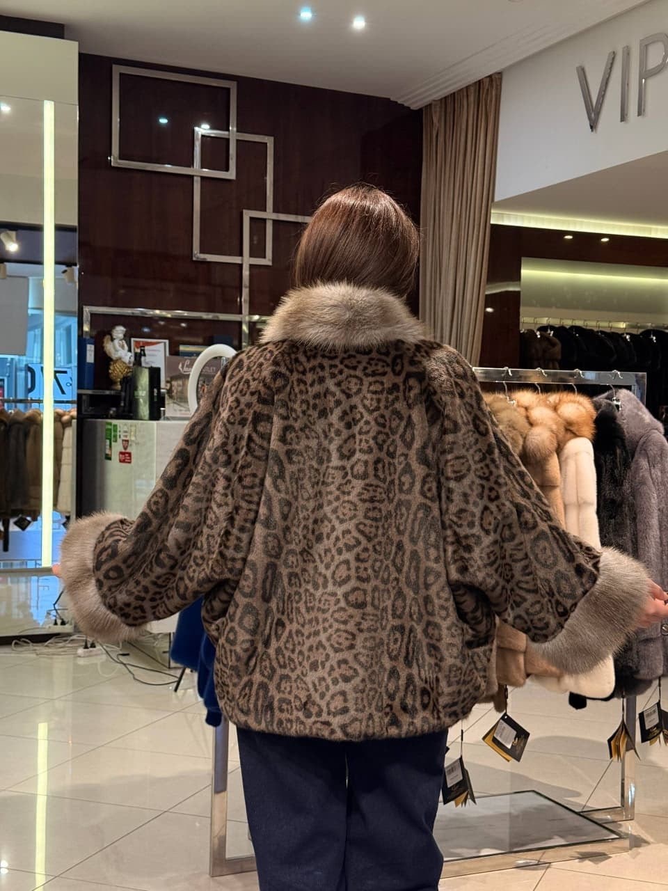 шуба искусственная леопардовая экомех lucky fashion,женская шуба,шуба искусственная леопардовая экомех,меховая куртка,короткая шуба под леопард из экомеха
