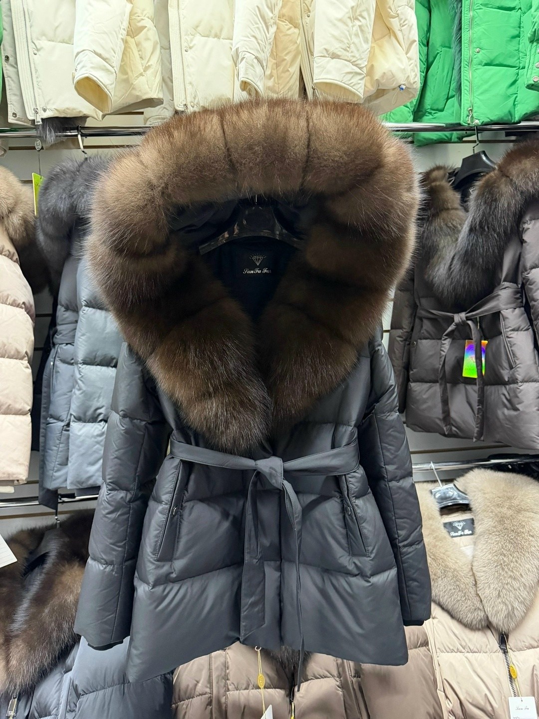 пуховик с натуральным мехом,пуховик с натуральным мехом и песца70 cm с капюшоном,женский пуховик,пуховик с мехом,пуховик люкс с натуральным мехом