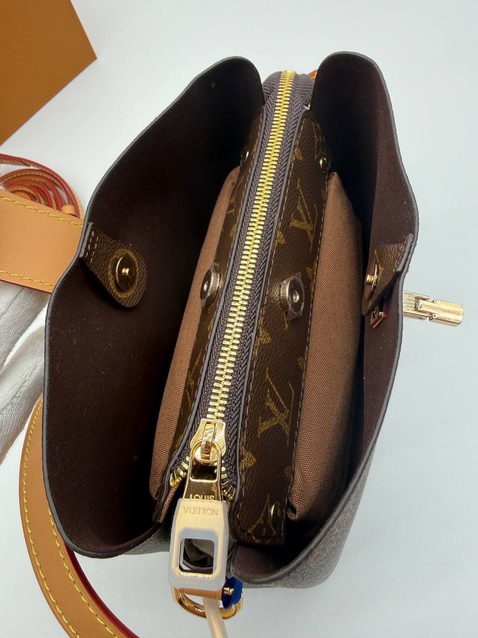 louis vuitton женская сумка,cумка louis vuitton,сумка louis vuitton c тканевым ремнем и косметичкой,сумка луи виттон,сумка луи виттон женская