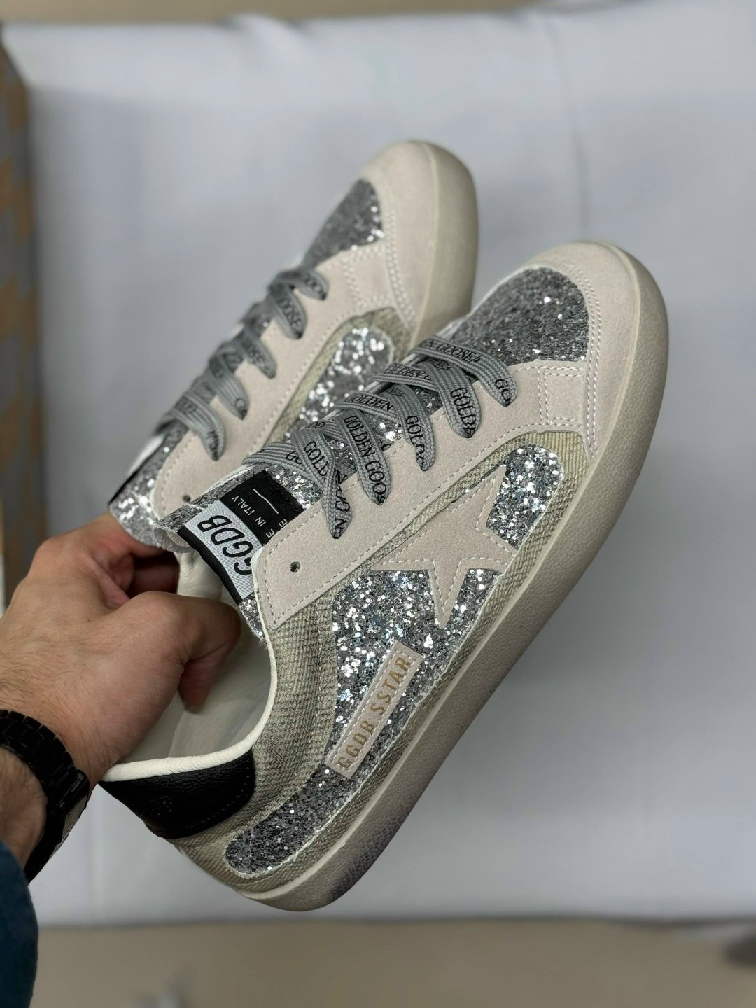 кеды golden goose женские,golden goose кеды super-star с блестками серебристый,кеды golden goose hi star glitter low-top,golden goose ssense exclusive gray super star sneakers,кеды golden goose