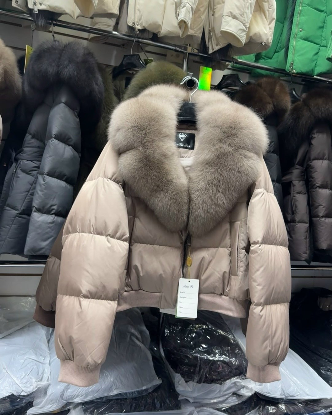 куртка с натуральным мехом,пуховик с натуральным мехом,пуховик женский,зимние куртки,женская куртка с натуральным мехом