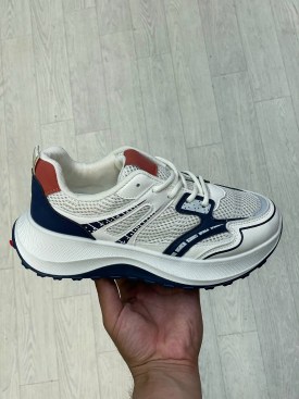 Кроссовки