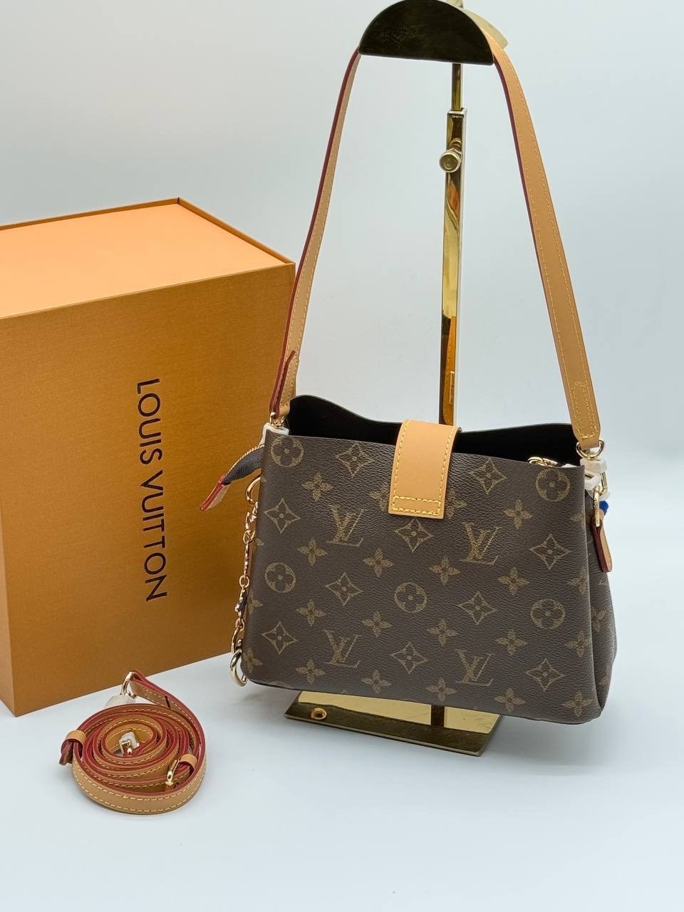 louis vuitton женская сумка,cумка louis vuitton,сумка louis vuitton c тканевым ремнем и косметичкой,сумка луи виттон,сумка луи виттон женская