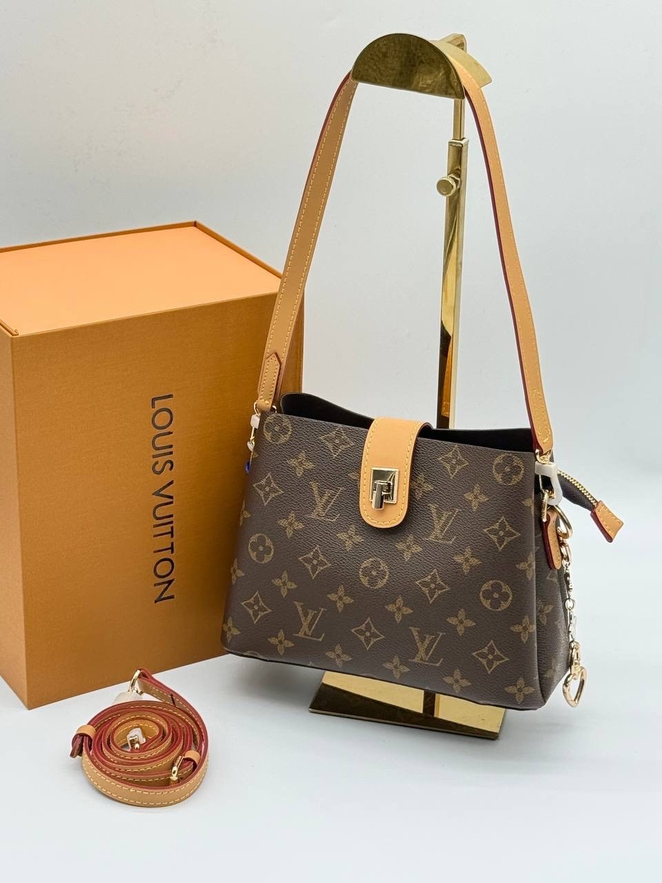 louis vuitton женская сумка,cумка louis vuitton,сумка louis vuitton c тканевым ремнем и косметичкой,сумка луи виттон,сумка луи виттон женская