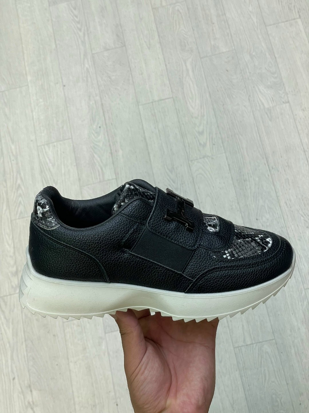 ,женские кроссовки, женская,обуви,мужской кроссовки