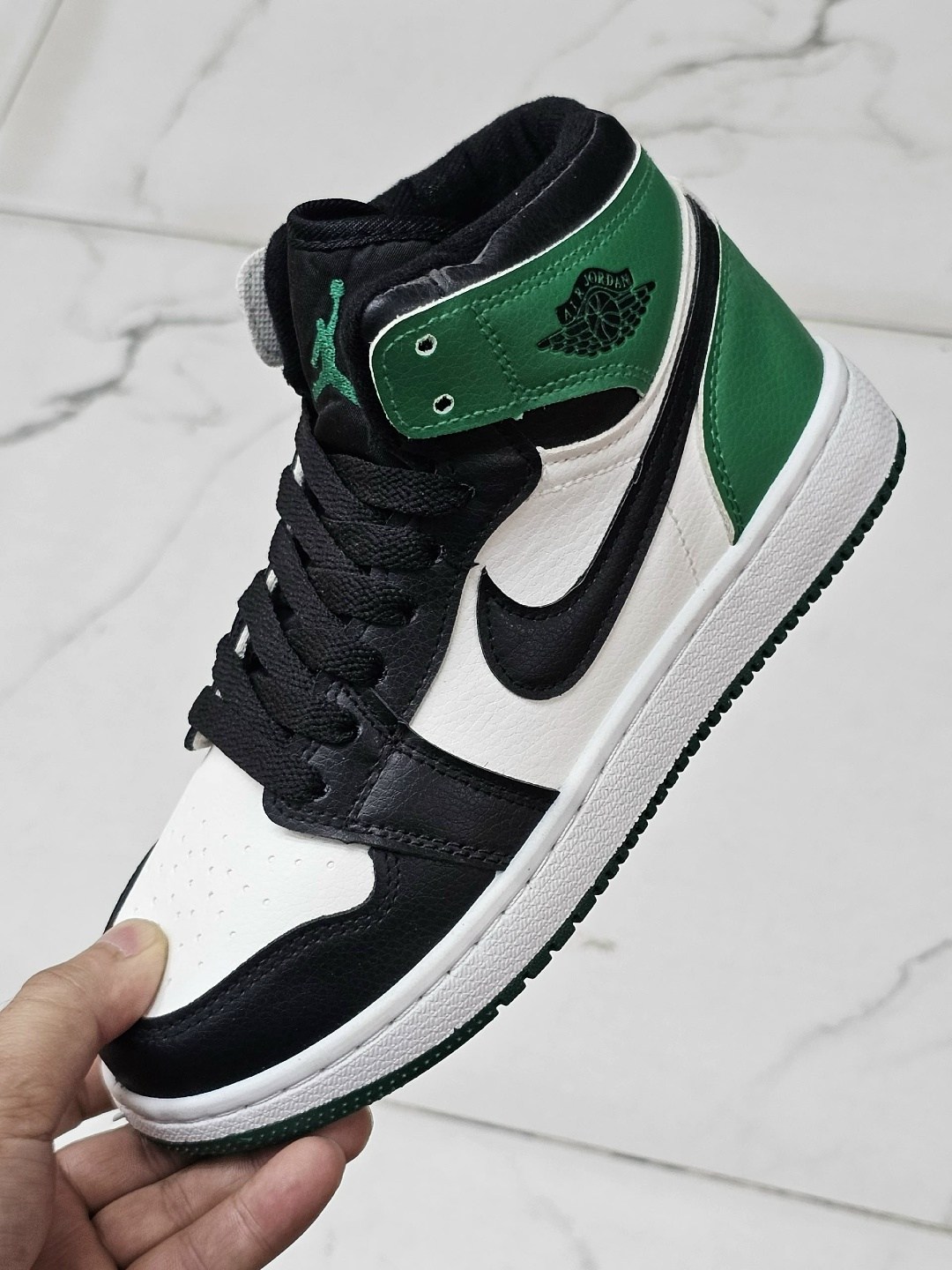 nike air jordan 1 mid se pine green,air jordan 1 mid pine green,nike air jordan 1 high pine green,nike air jordan 1 retro high og,air jordan 1 retro high og lucky green