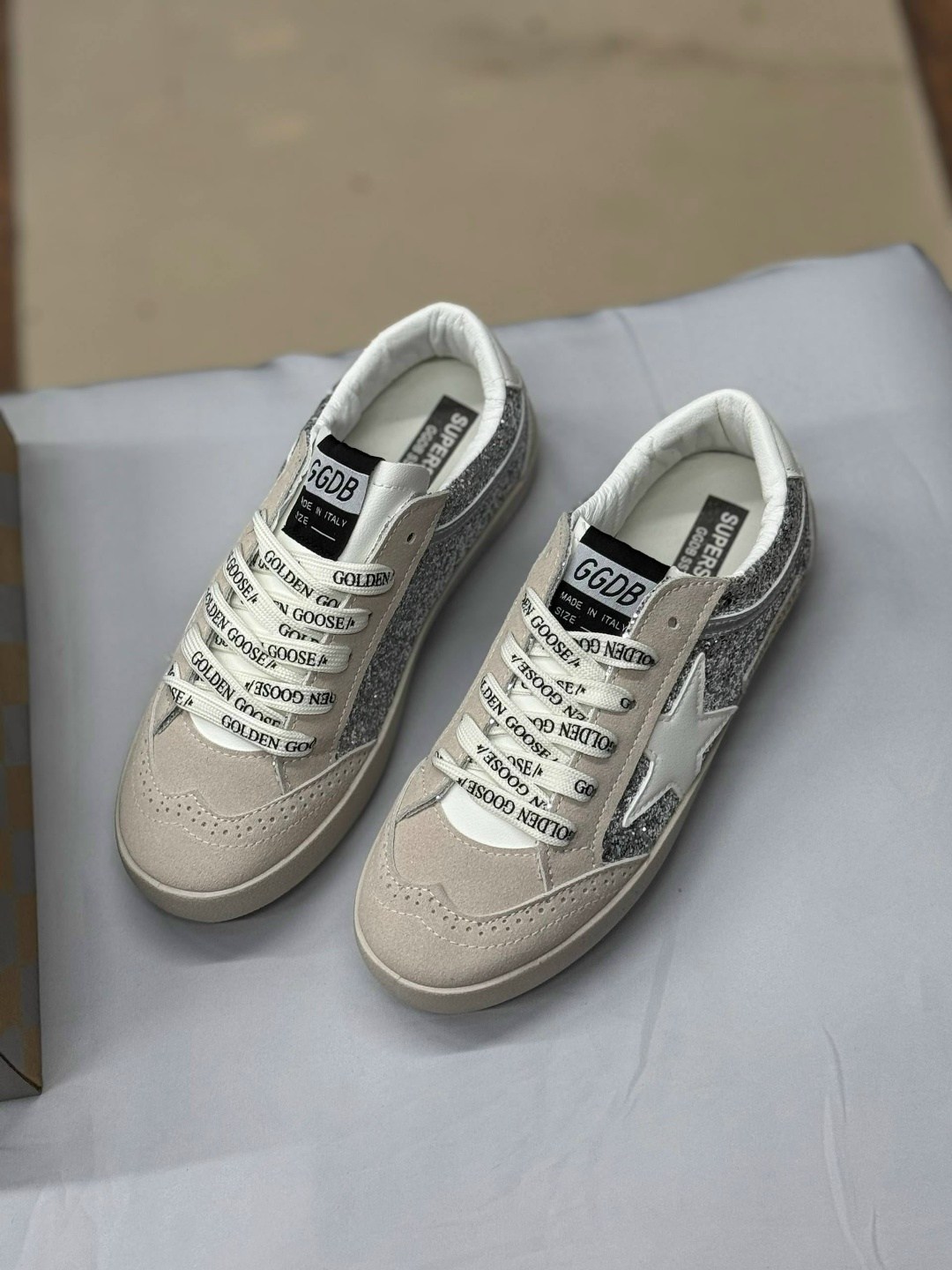кеды golden goose женские,golden goose кеды super-star с блестками серебристый,кеды golden goose hi star glitter low-top,golden goose ssense exclusive gray super star sneakers,кеды golden goose