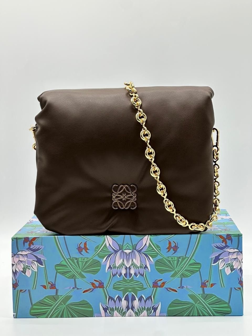 сумка,сумка женская,сумка loewe,дутая сумка loewe goya с логотипом коричневый,сумочка