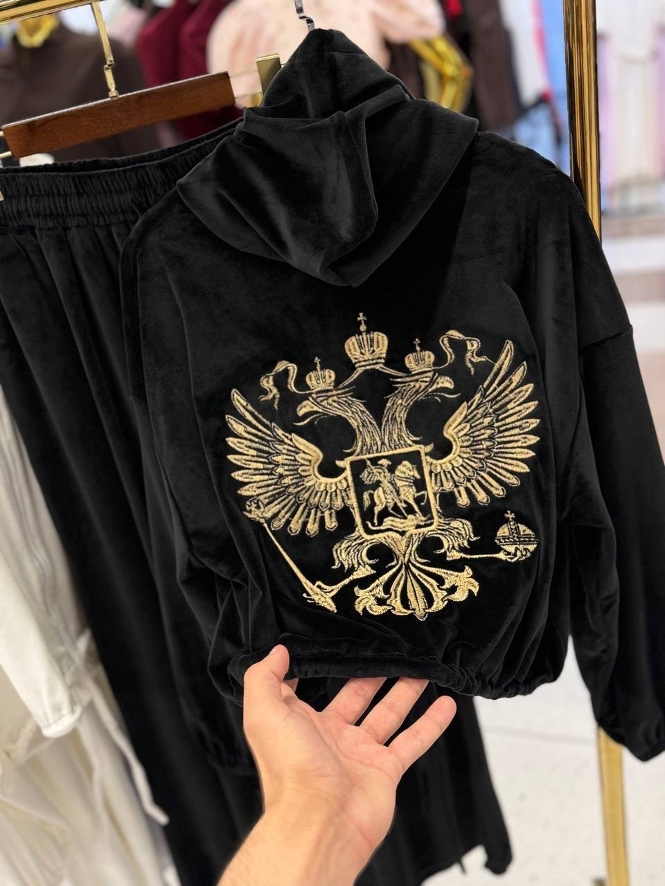 велюровый костюм,спортивный костюм велюровый,костюм спортивный женский велюровый,велюровый костюм женский,костюм из велюра