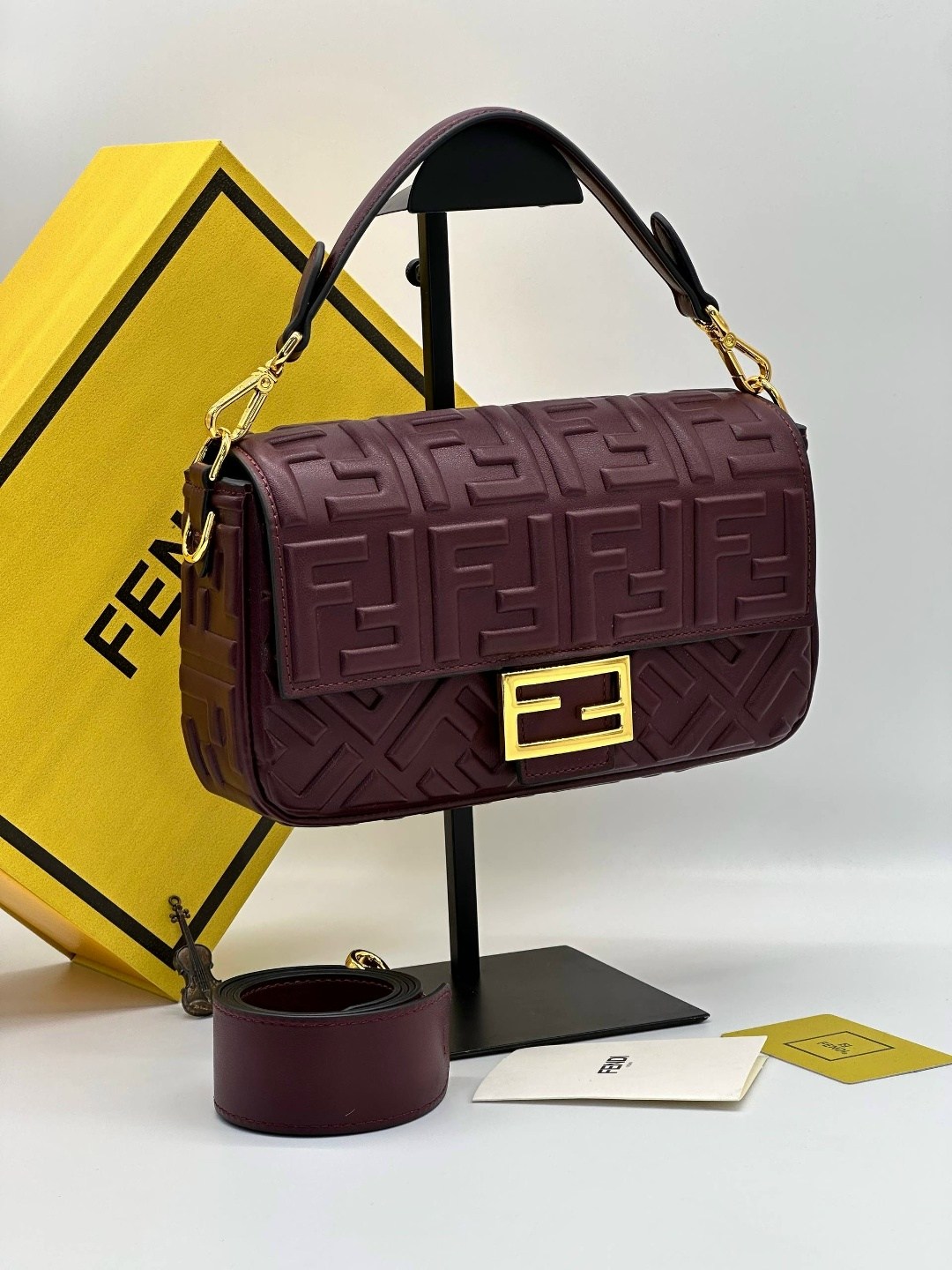 fendi сумка,fendi сумка женская,сумка fendi baguette,сумка фенди,fendi сумка на плечо