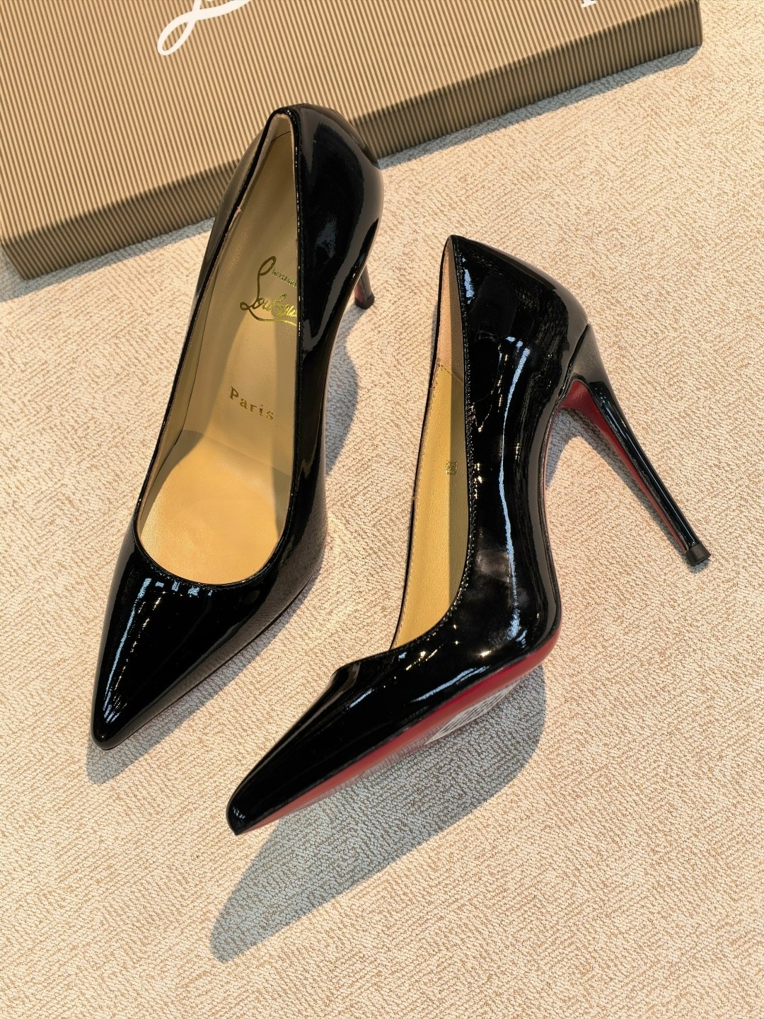 christian louboutin туфли,брендовые туфли,женская туфля,бежевые туфли,туфли лодочка