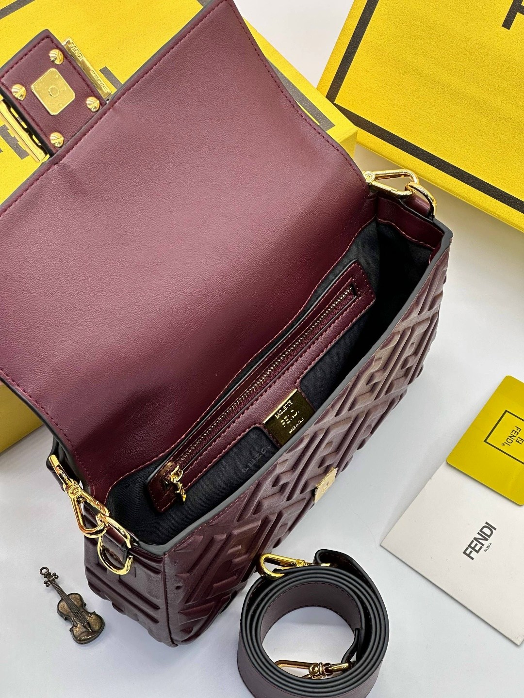 fendi сумка,fendi сумка женская,сумка fendi baguette,сумка фенди,fendi сумка на плечо