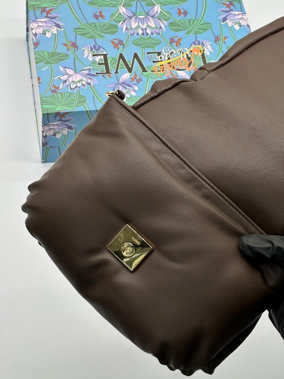 сумка,сумка женская,сумка loewe,дутая сумка loewe goya с логотипом коричневый,сумочка