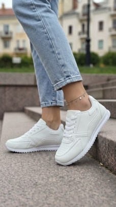 Кроссовки