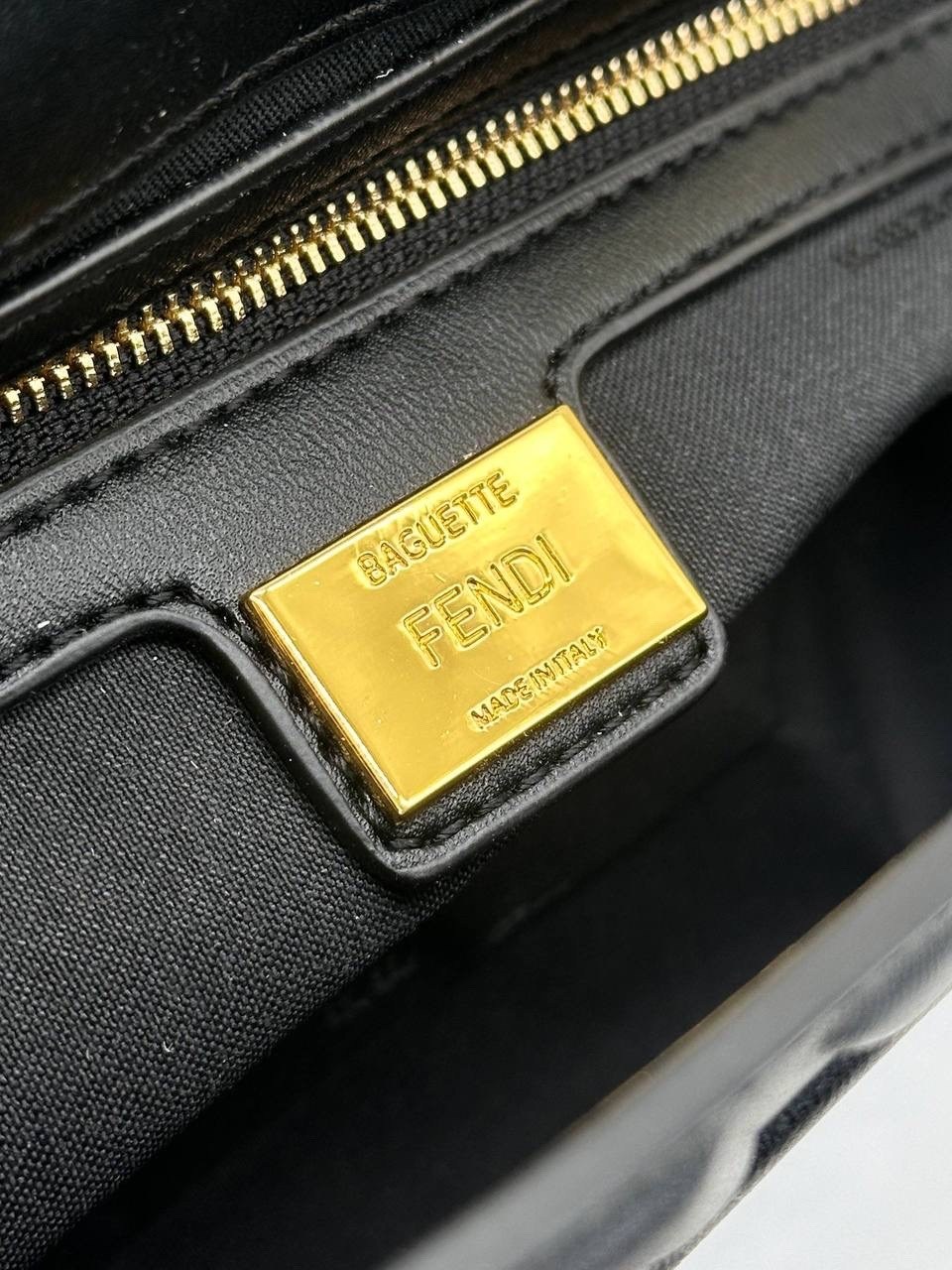 золотая сумка фенди,сумка fendi,fendi сумка на плечо,fendi сумка багет,женская сумка fendi