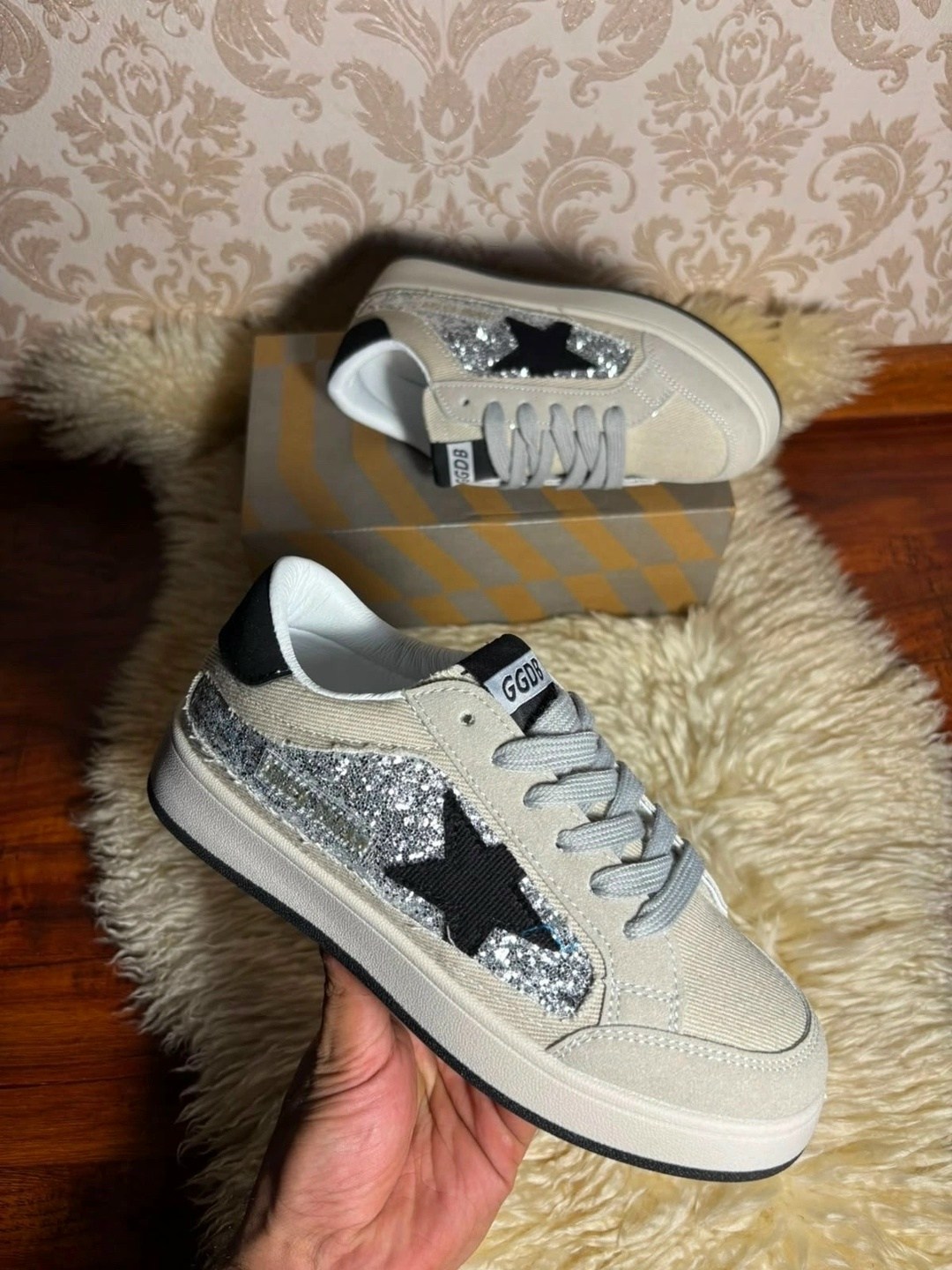 кроссовки golden goose с пайетками на платформе,кеды женские golden goose,кеды golden goose,кроссовки golden goose,кеды женски