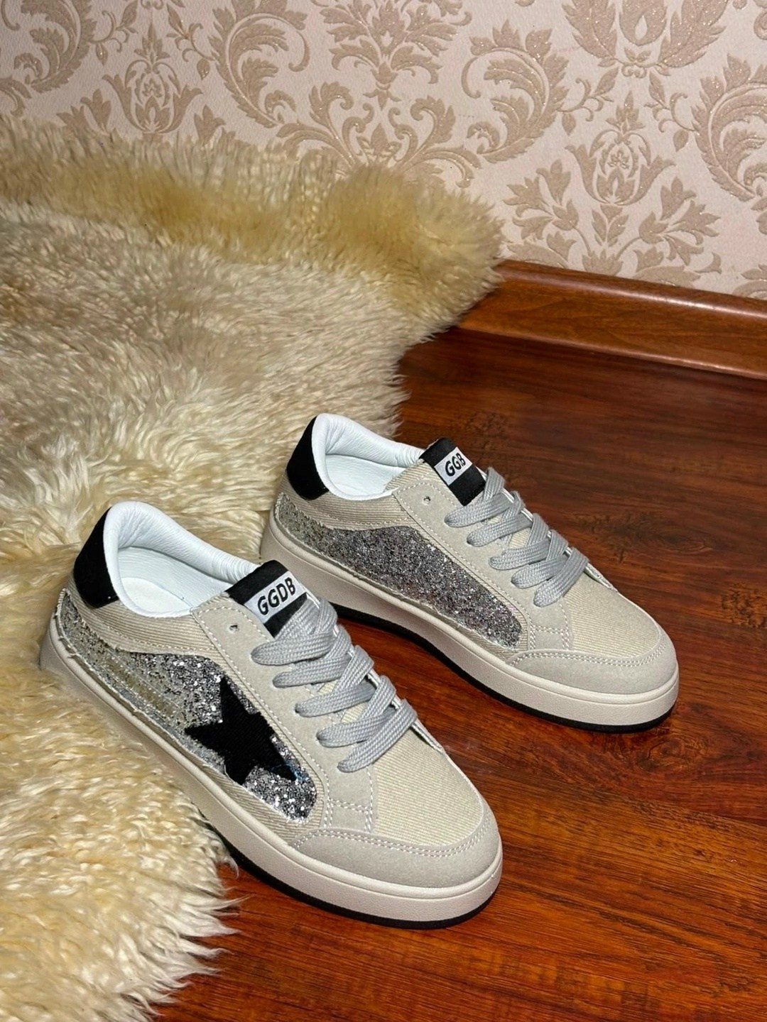 кроссовки golden goose с пайетками на платформе,кеды женские golden goose,кеды golden goose,кроссовки golden goose,кеды женски