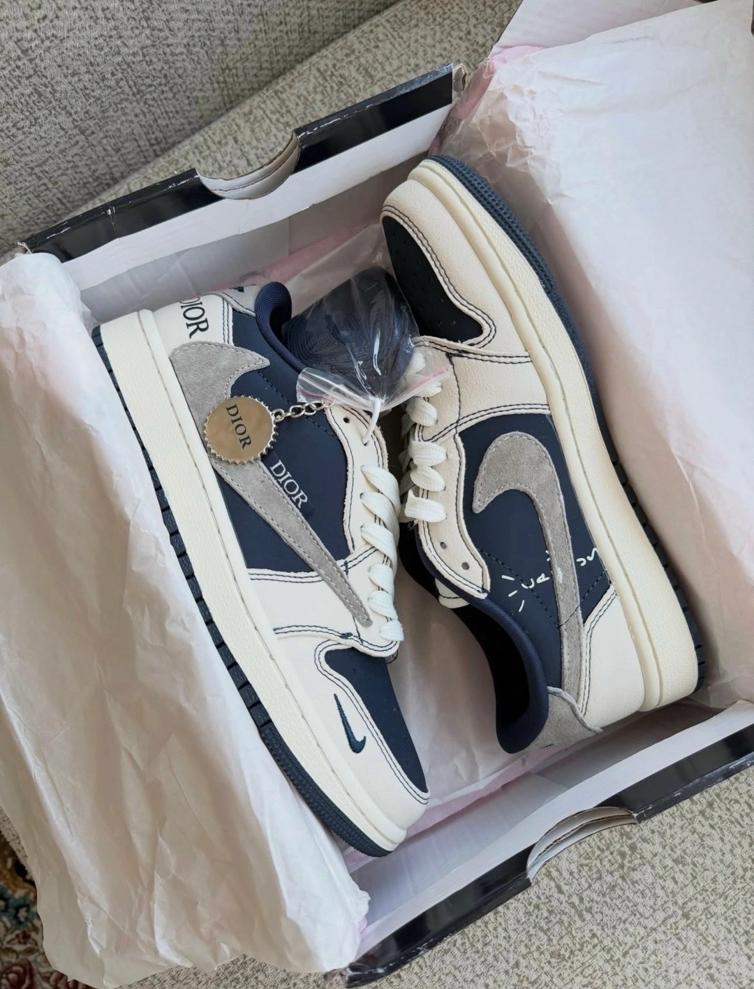 nike air jordan 1 low dior,кроссовки travis scott x air jordan 1 low x dior nike,,nike air jordan 1 low x dior,кроссовки