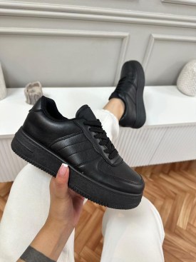 Кроссовки
