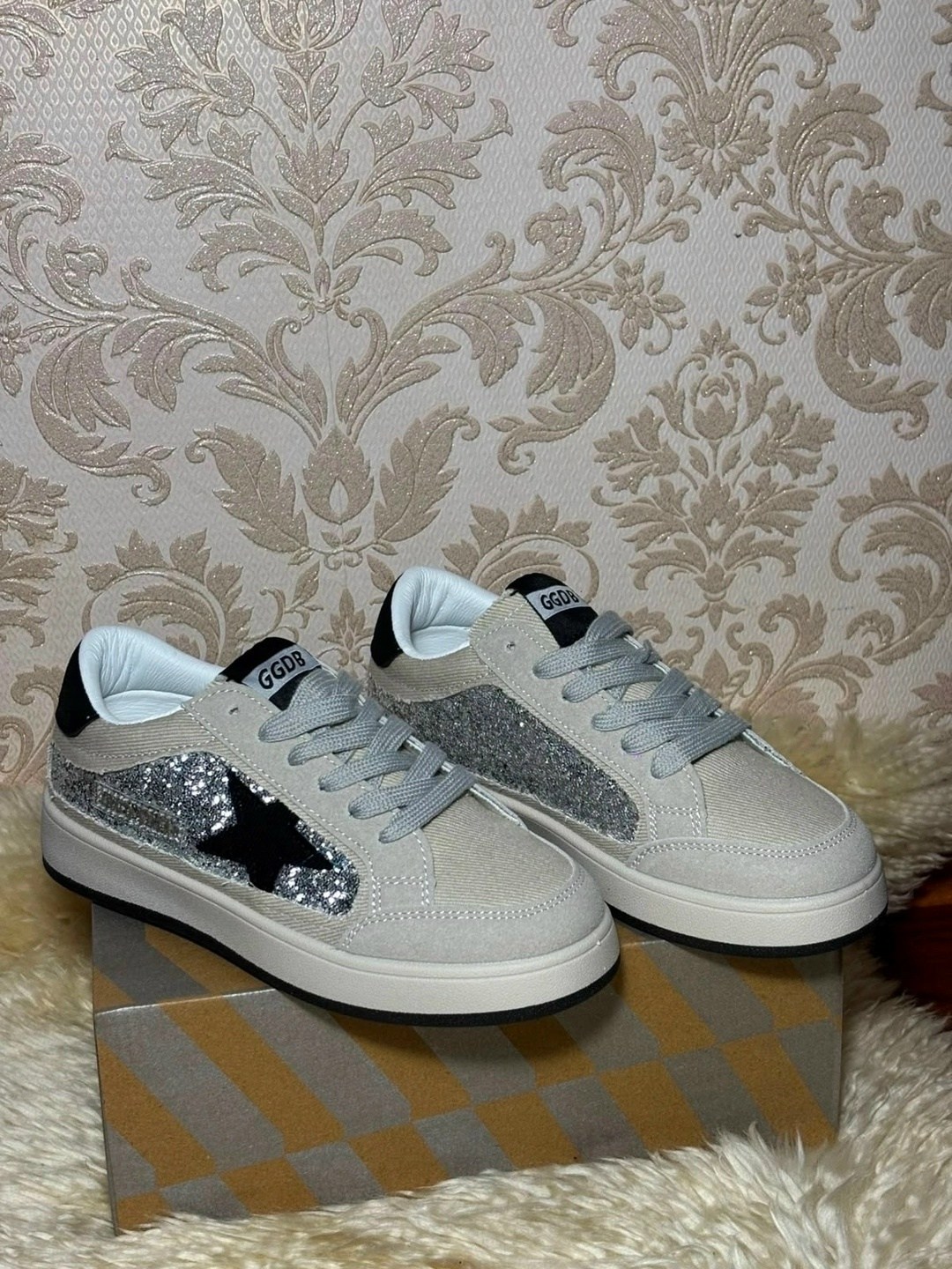 кроссовки golden goose с пайетками на платформе,кеды женские golden goose,кеды golden goose,кроссовки golden goose,кеды женски