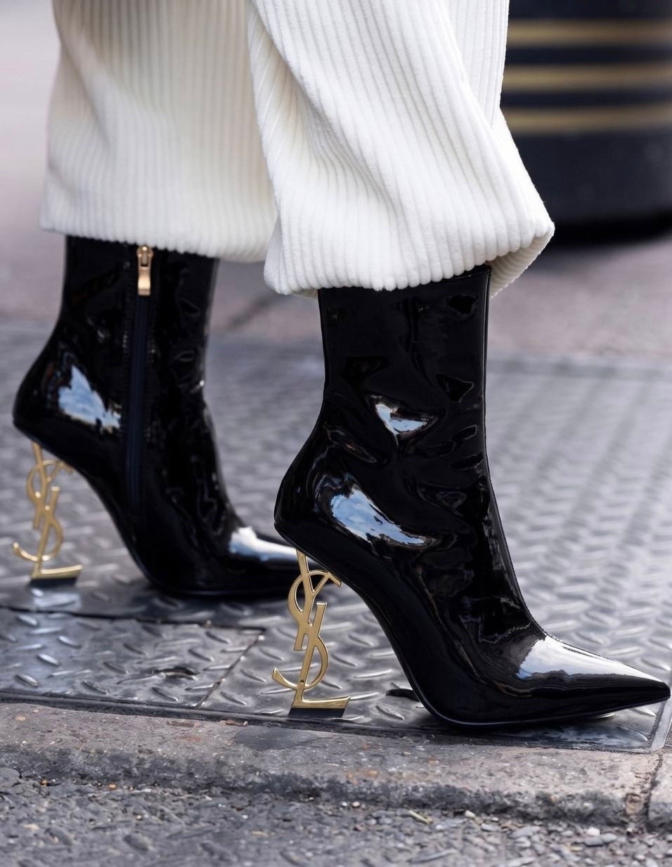 ботильоны ив сен лоран,ботильоны saint laurent,лакированные сапоги,туфли ив сен лоран с каблуком,черные ботильоны