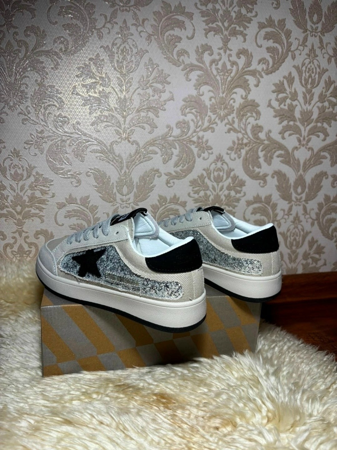 кроссовки golden goose с пайетками на платформе,кеды женские golden goose,кеды golden goose,кроссовки golden goose,кеды женски