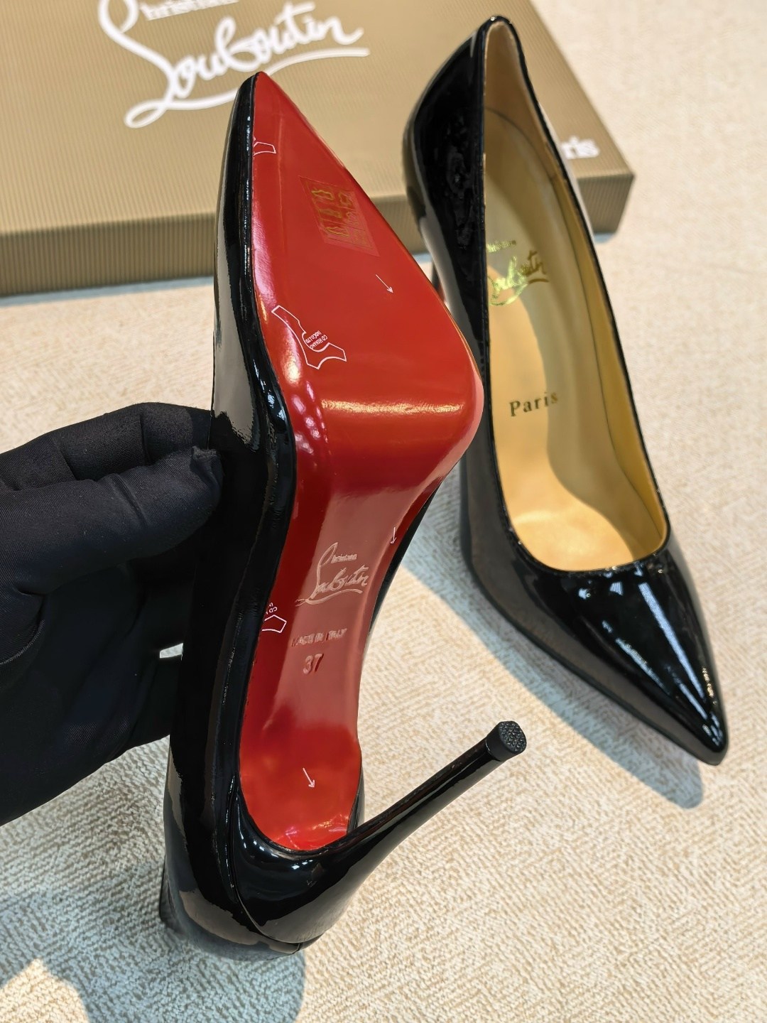 christian louboutin туфли,брендовые туфли,женская туфля,бежевые туфли,туфли лодочка