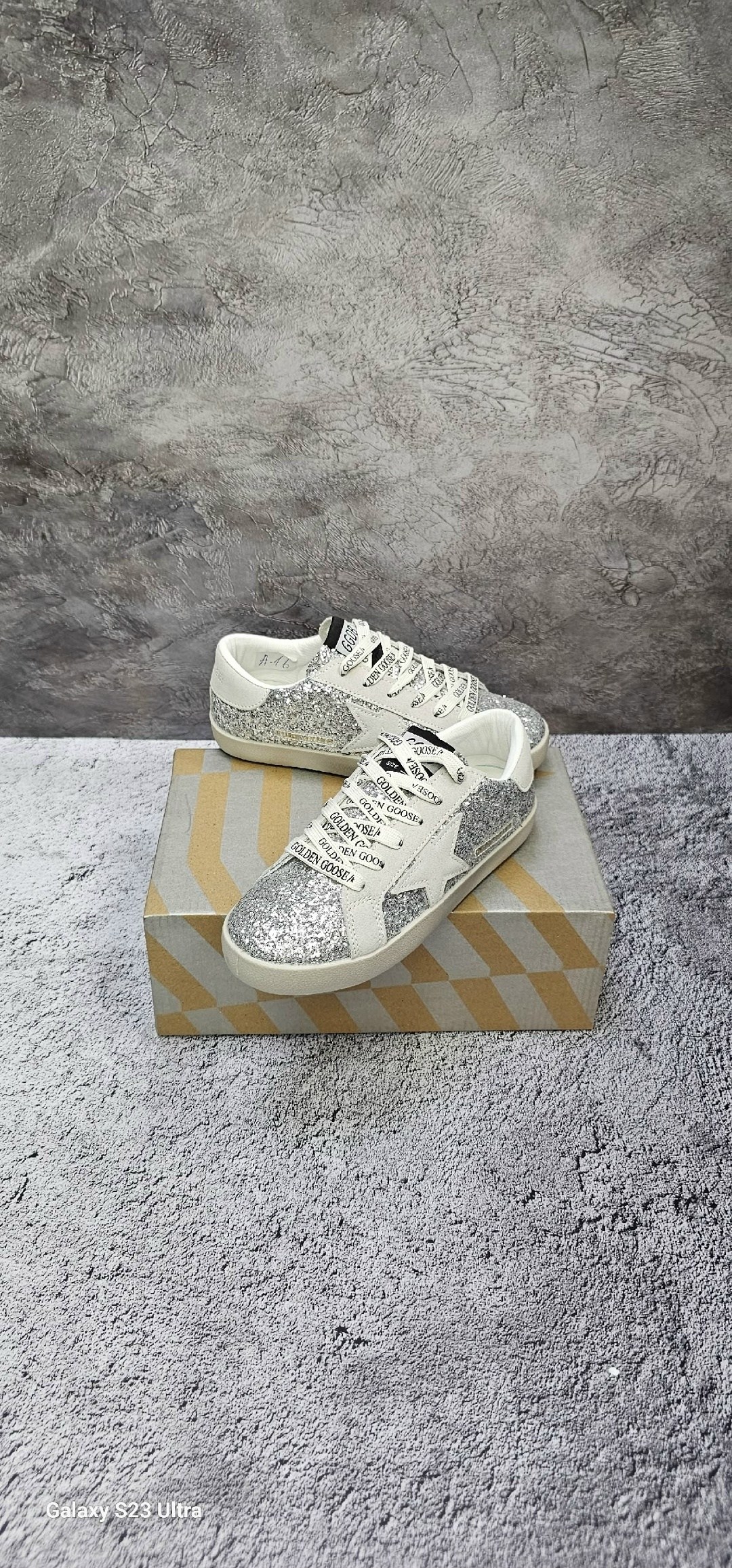 golden goose glitter superstar sneakers,superstar glitter-embellished leather sneakers by golden goose,golden goose кеды glitter,кеды golden goose женские,golden goose кеды блестящие