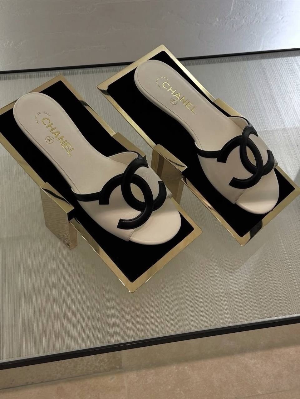 ,шлепанцы chanel,босоножки chanel,сандалии шанель,шлепанцы женские