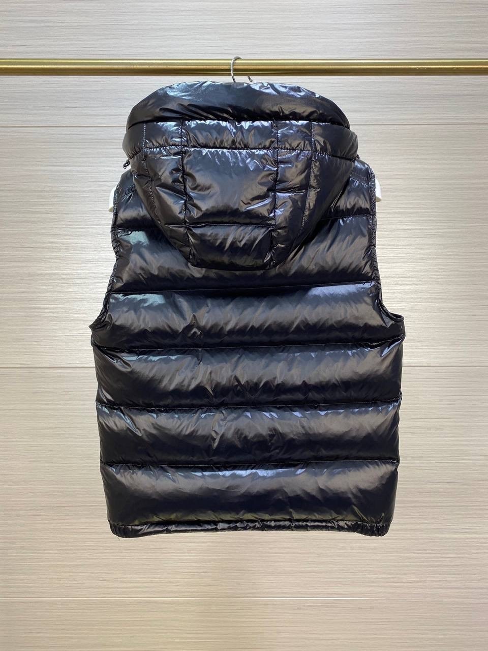 жилетка moncler,жилет moncler,жилет монклер,пуховый жилет moncler,жилетка монклер
